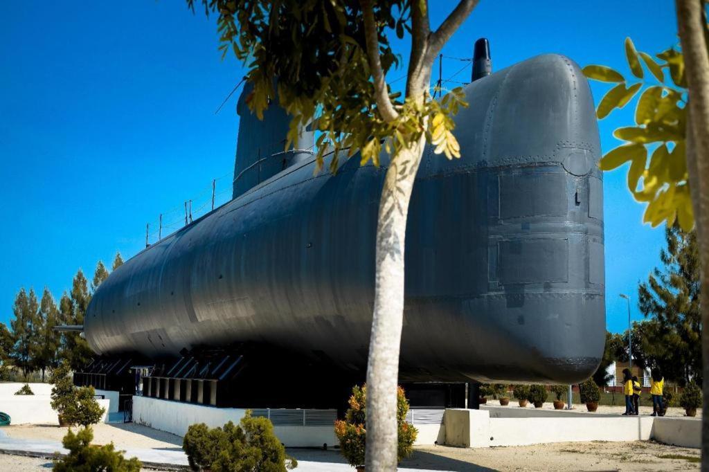 Hatten Place Melaka Exterior foto The submarine museum