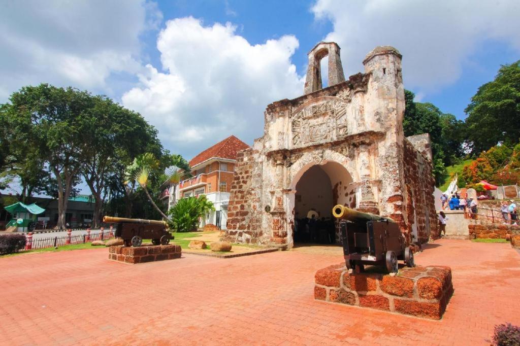 Hatten Place Melaka Exterior foto Malacca Stadthuys
