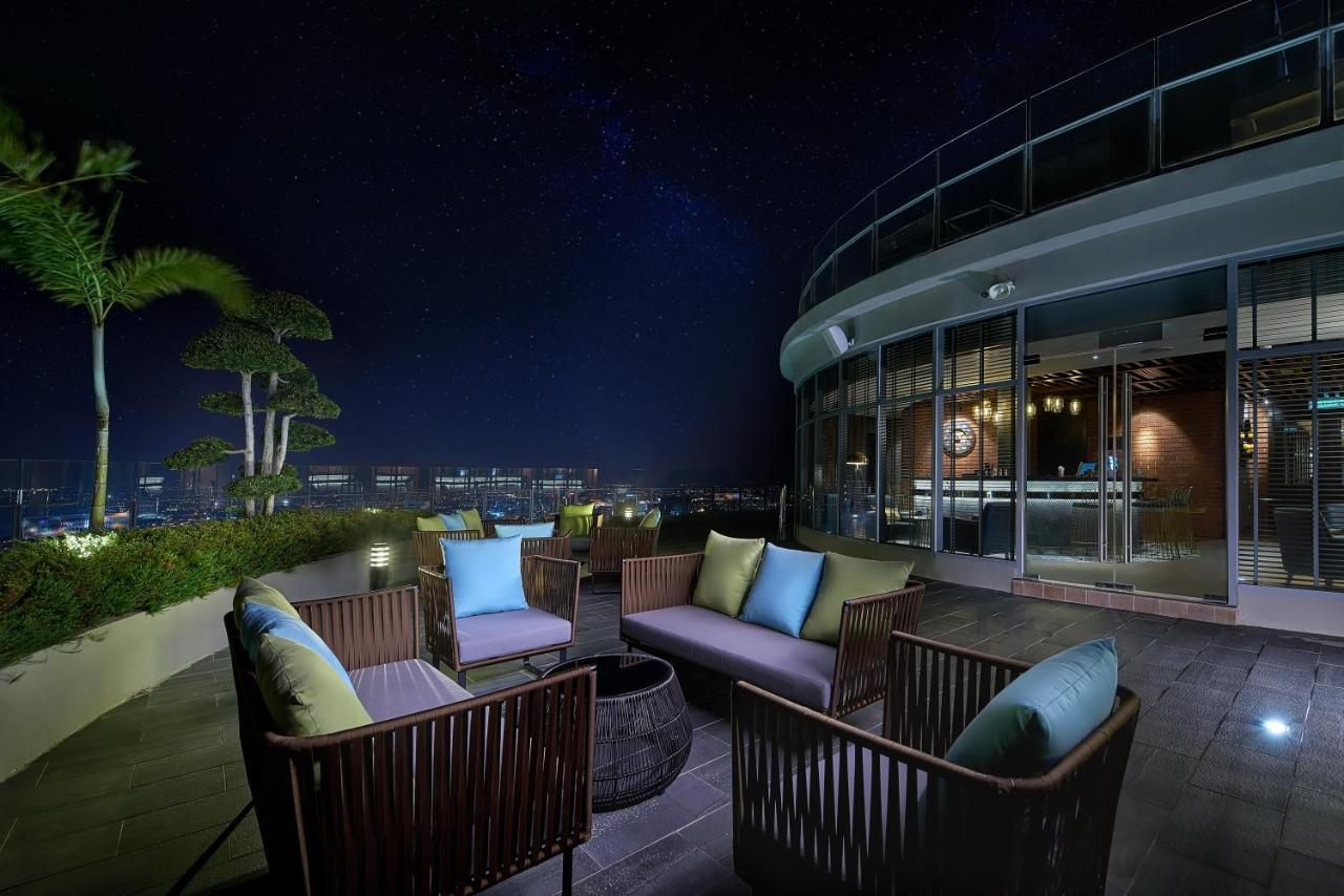 Hatten Place Melaka Exterior foto The Sky Bar