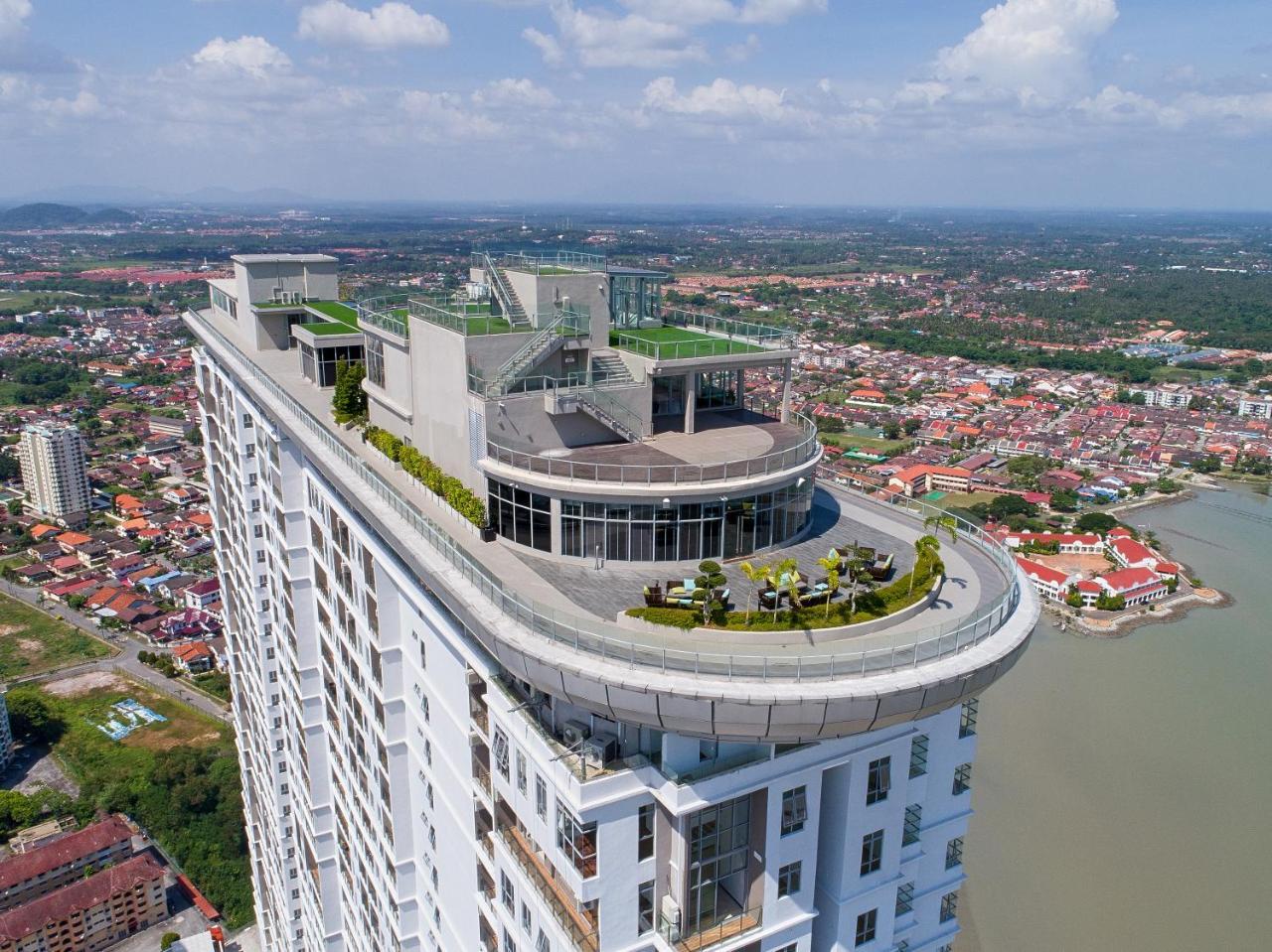 Hatten Place Melaka Exterior foto The Peak, the rooftop of the building